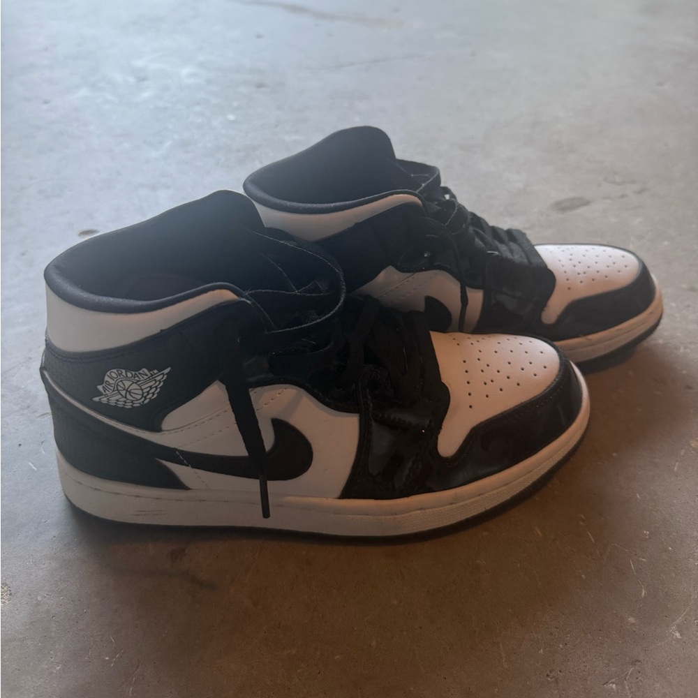 Women’s black air Jordan sneakers